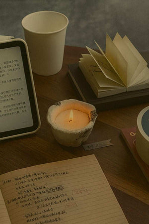 Earl Grey scented candle by ONEKILN with black tea and bergamot aroma for a calming home fragrance